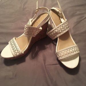 Unisa White wedges